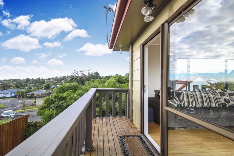 Photo of property in 16 Frosses Place, Massey, Auckland, 0614