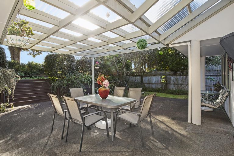 Photo of property in 65 The Glade South, Pukekohe, 2120
