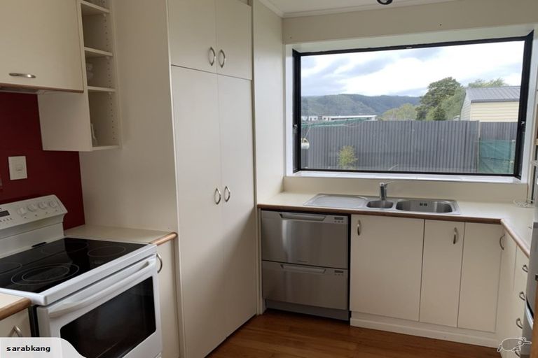 Photo of property in 58 Holdsworth Avenue, Trentham, Upper Hutt, 5018