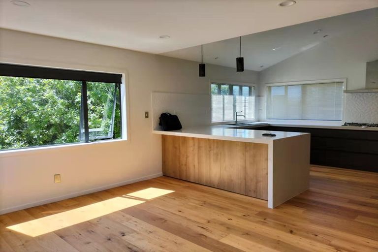 Photo of property in 45a Forrest Hill Road, Milford, Auckland, 0620