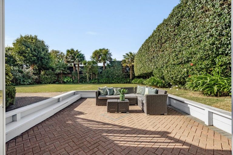 Photo of property in 207 Hurstmere Road, Takapuna, Auckland, 0622