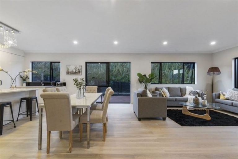 Photo of property in 1 Tirohanga Crescent, Stanmore Bay, Whangaparaoa, 0932