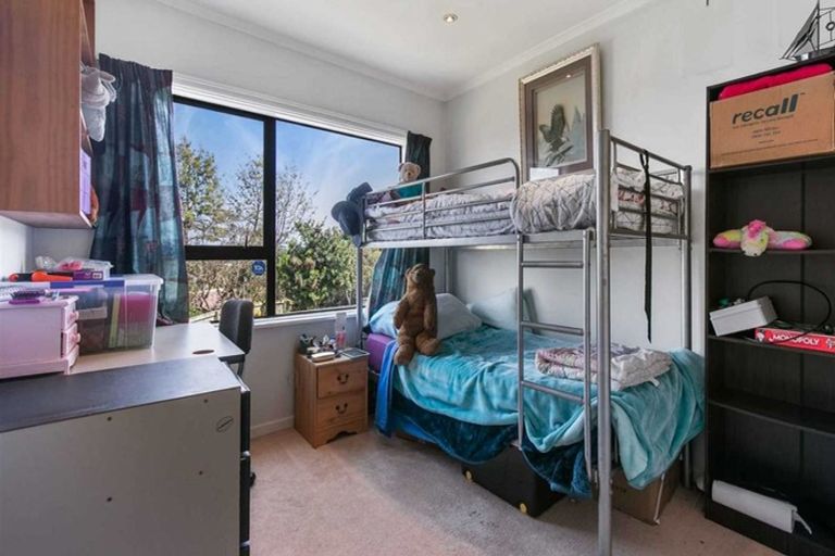 Photo of property in 12 Ellesmere Crescent, Pakuranga Heights, Auckland, 2010