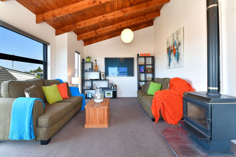 Photo of property in 11b Orewa Heights Crescent, Orewa, 0931