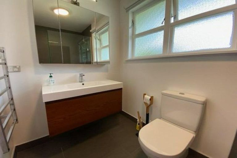 Photo of property in 85 Pacific Parade, Army Bay, Whangaparaoa, 0930