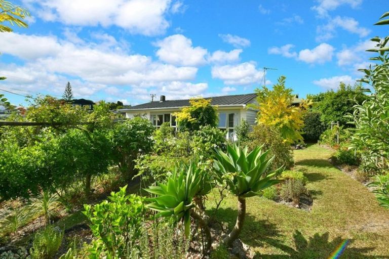 Photo of property in 48 Tindalls Bay Road, Tindalls Beach, Whangaparaoa, 0930