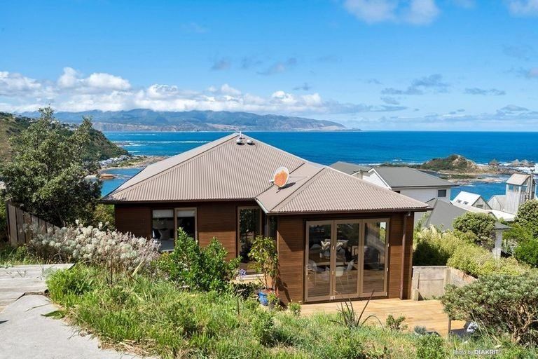 Photo of property in 31 Milne Terrace, Island Bay, Wellington, 6023