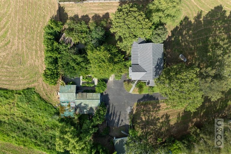 Photo of property in 76 Awaroa Road, Helensville, 0800