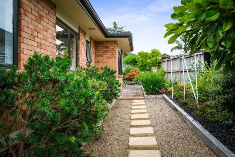 Photo of property in 30 Hercules Drive, Henderson, Auckland, 0612