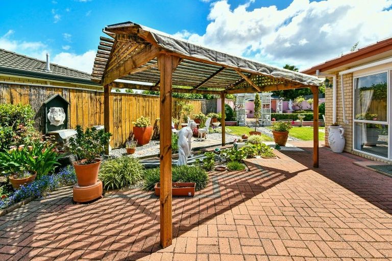 Photo of property in 15 Trossach Place, Wattle Downs, Auckland, 2103