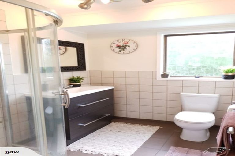 Photo of property in 35 Claverdon Drive, Massey, Auckland, 0614