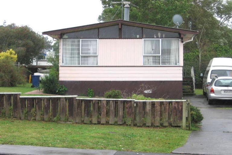 Photo of property in 115 Farquhar Road, Glendene, Auckland, 0602