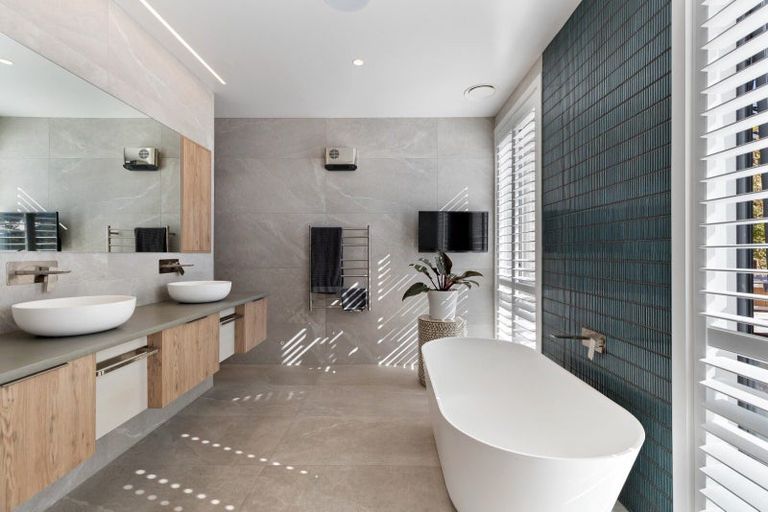 Photo of property in 14 Deans Drive, Wanaka, 9305