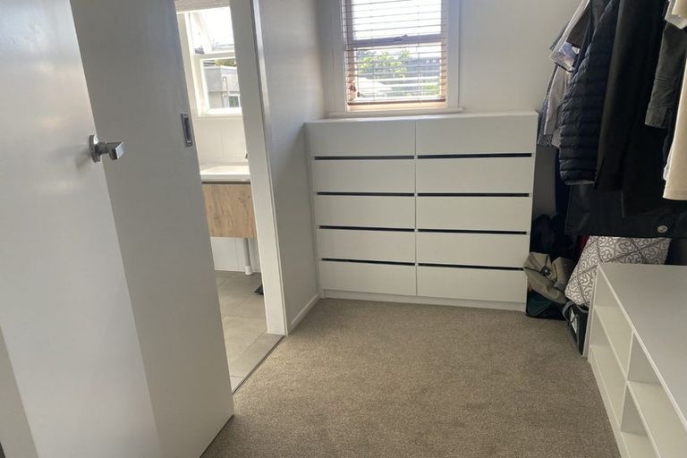 Photo of property in 1/30 Jellicoe Road, Murrays Bay, Auckland, 0630