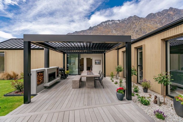 Photo of property in 10 Double Cone Road, Jacks Point, Queenstown, 9371