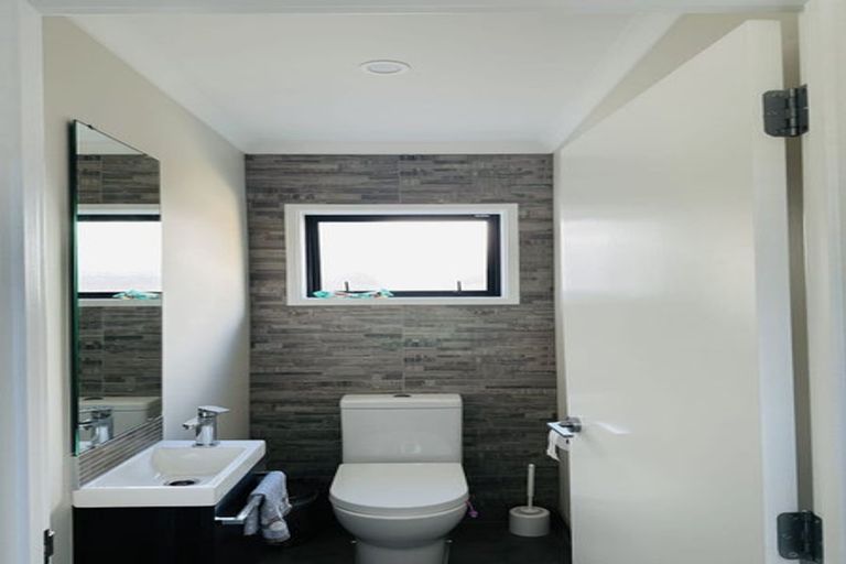 Photo of property in 2 Rarahu Road, Hobsonville, Auckland, 0616