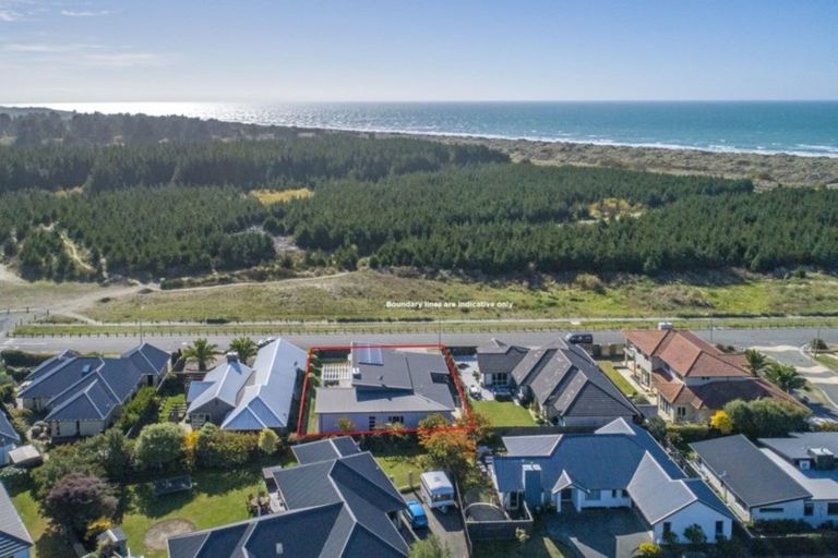 Photo of property in 139 Aston Drive, Waimairi Beach, Christchurch, 8083