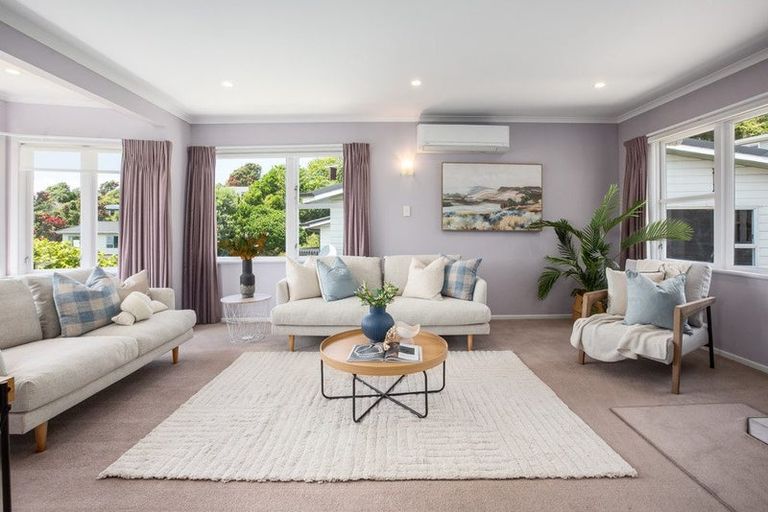 Photo of property in 17 Southern Cross Crescent, Island Bay, Wellington, 6023