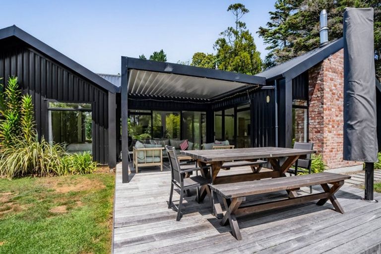 Photo of property in 68 Parrs Road, Hurworth, New Plymouth, 4371