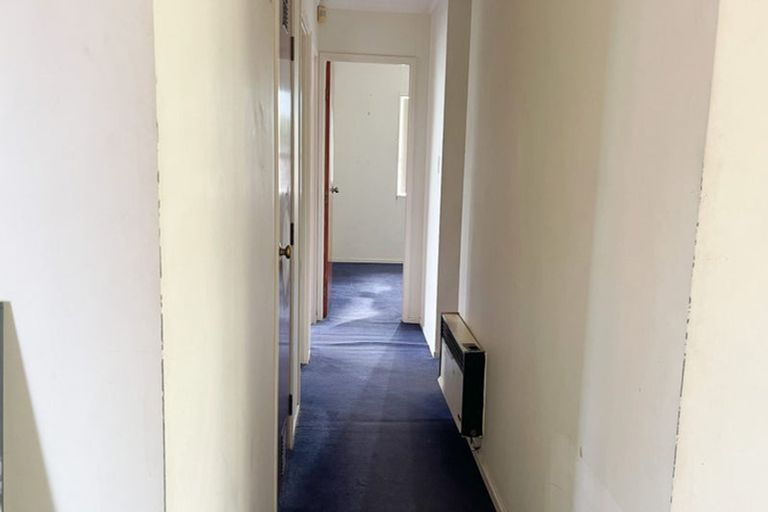 Photo of property in 28 Hollyford Drive, Clover Park, Auckland, 2105