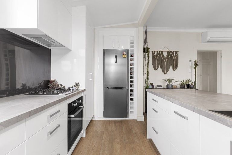 Photo of property in 58 Featherston Street, Takaro, Palmerston North, 4412