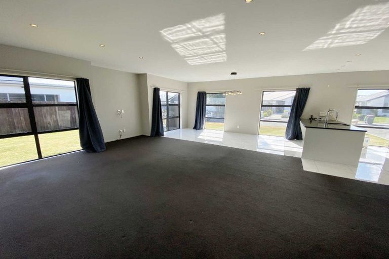 Photo of property in 8 Marble Court, Northwood, Christchurch, 8051