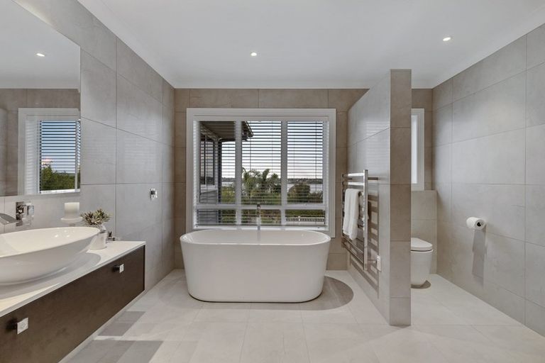 Photo of property in 13 Milano Boulevard, Karaka, Papakura, 2113