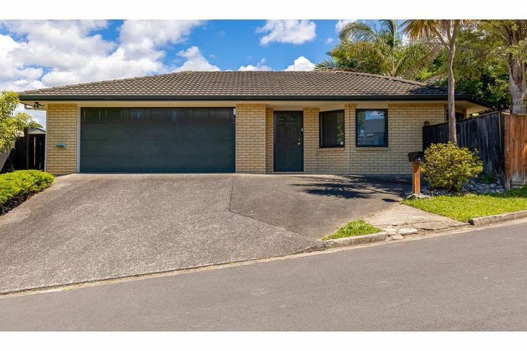 Photo of property in 4 Cloghan Close, Massey, Auckland, 0614