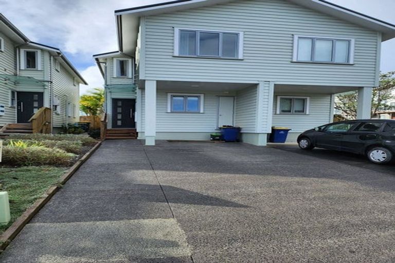 Photo of property in 9/6 John Jennings Drive, Oteha, Auckland, 0632