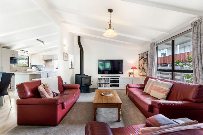 Photo of property in 218 Patuwai Drive, Whangamata, 3620