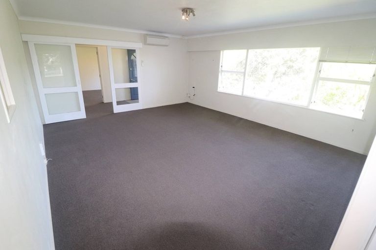 Photo of property in 1 Red Bluff Rise, Campbells Bay, Auckland, 0630