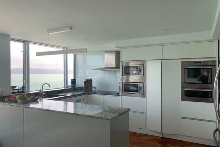 Photo of property in Oriana Apartments, 248 Oriental Parade, Oriental Bay, Wellington, 6011