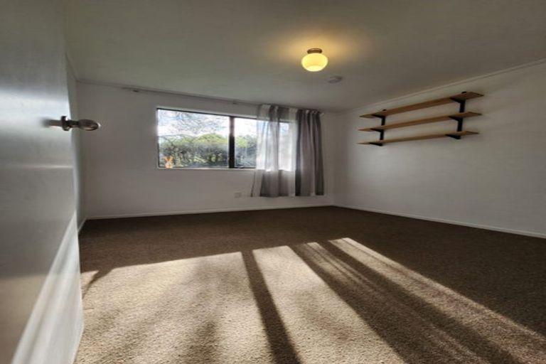 Photo of property in 87 Solar Road, Glen Eden, Auckland, 0602