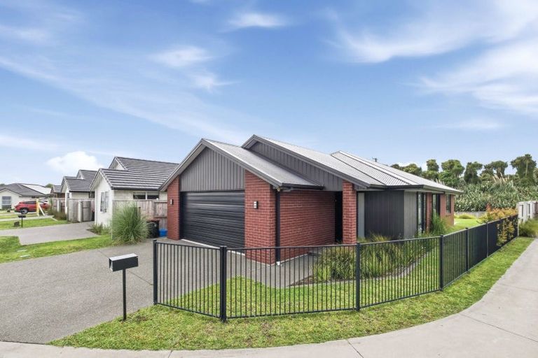 Photo of property in 93 Hills View Drive, Papamoa, 3118