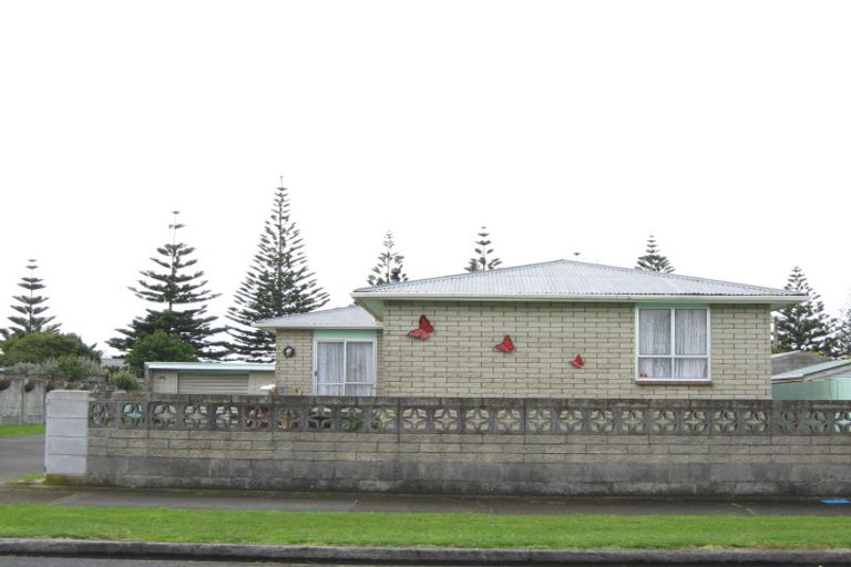 Photo of property in 18 Hume Street, Waitara, 4320