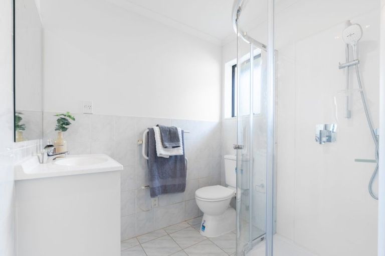 Photo of property in 14 Cade Place, Weymouth, Auckland, 2103