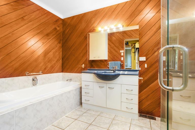 Photo of property in 278 Henderson Valley Road, Henderson Valley, Auckland, 0612