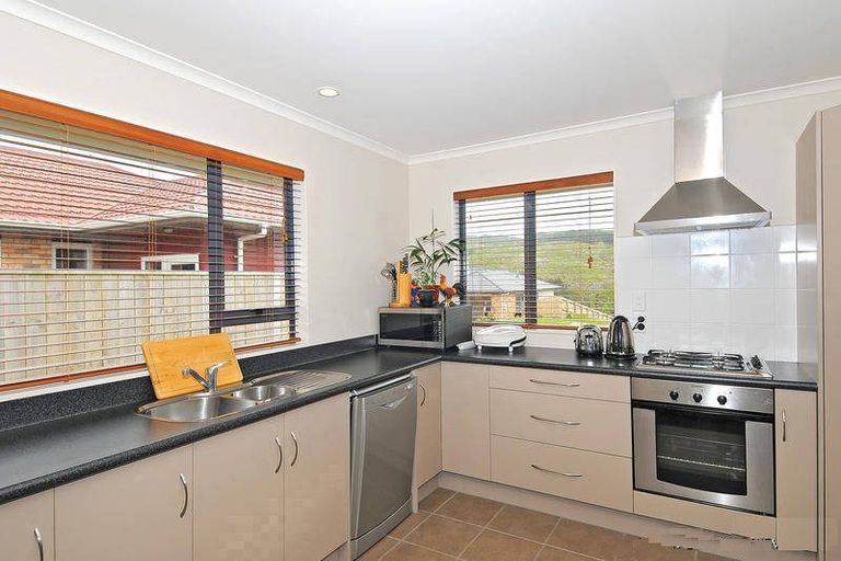 Photo of property in 12 Mcewen Crescent, Riverstone Terraces, Upper Hutt, 5018