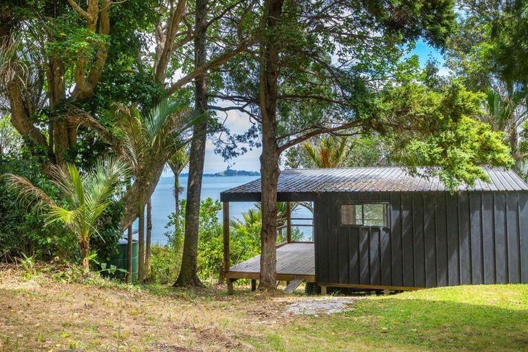Photo of property in 10 Clinton Road, Tawharanui Peninsula, Matakana, 0986