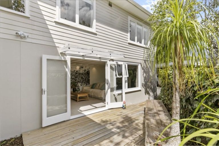 Photo of property in 8 Shanaway Rise, Hillcrest, Auckland, 0627