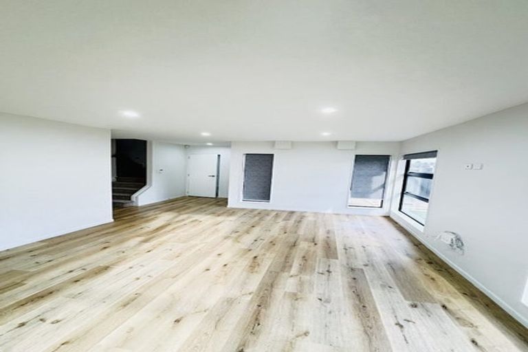 Photo of property in 1/2 Smiths Avenue, Papakura, 2110