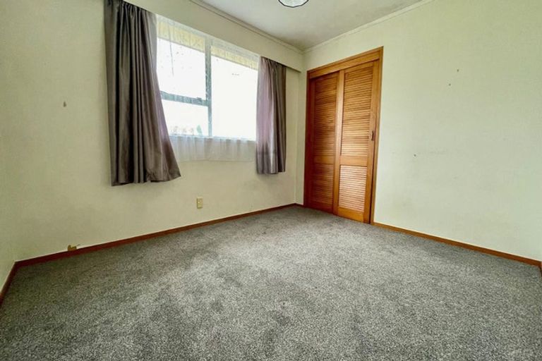 Photo of property in 1/17 Ashbourne Place, Glendene, Auckland, 0602