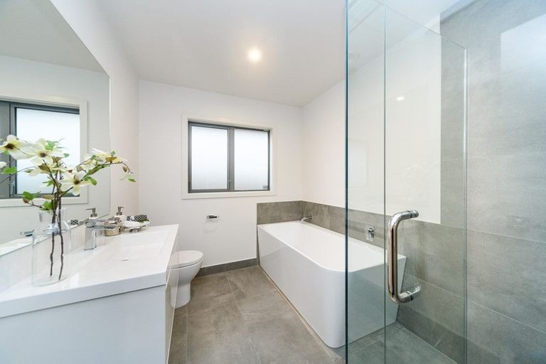 Photo of property in 48 Weston Avenue, Roslyn, Palmerston North, 4414