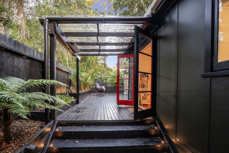 Photo of property in 78 Waima Crescent, Titirangi, Auckland, 0604