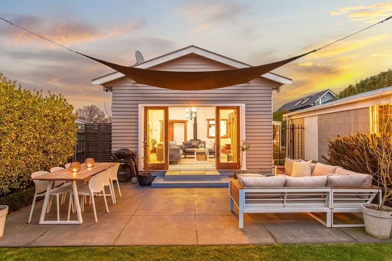 Photo of property in 32 Windermere Road, Papanui, Christchurch, 8053