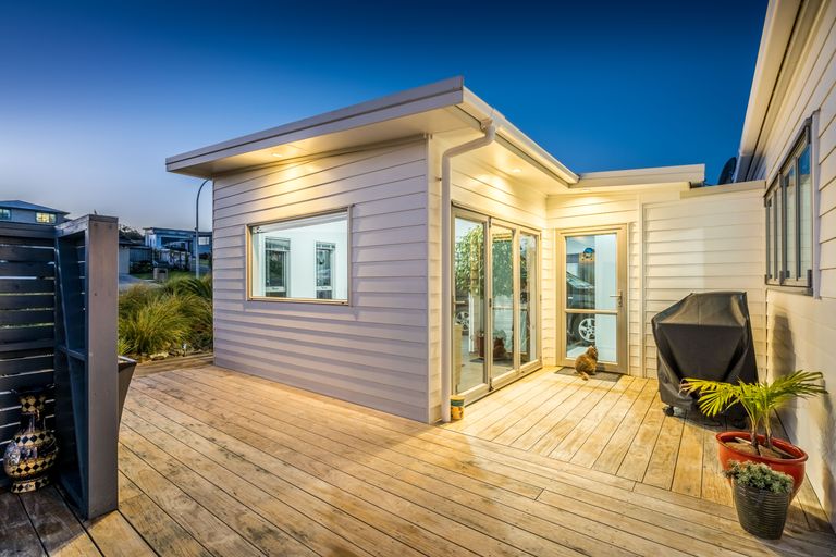 Photo of property in 15 Weka Street, Mangawhai, 0505