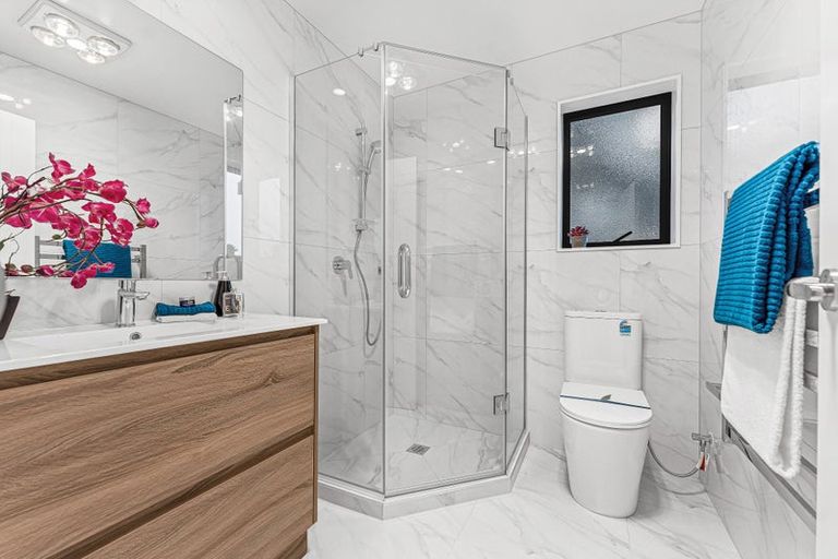 Photo of property in 3a Raupapa Street, Northcote, Auckland, 0627