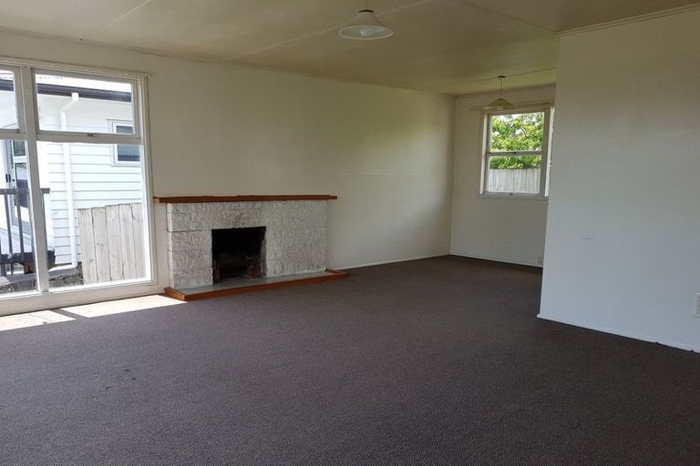 Photo of property in 17 Trinidad Road, Sunnynook, Auckland, 0620