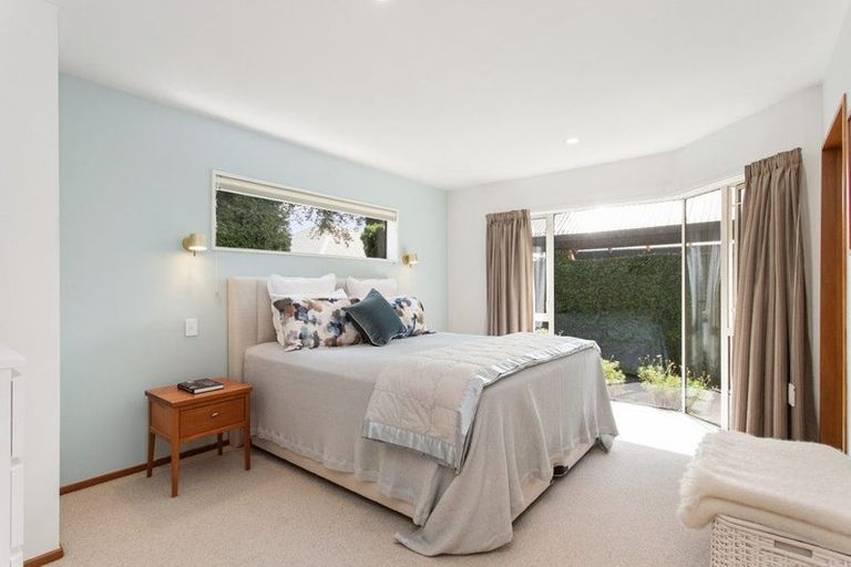 Photo of property in 2/32a Bryndwr Road, Fendalton, Christchurch, 8052