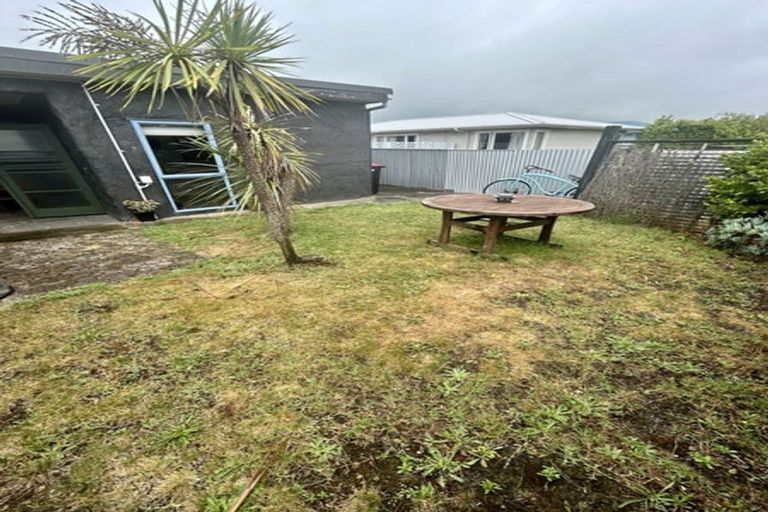 Photo of property in 17 Shrimpton Road, Haumoana, 4102